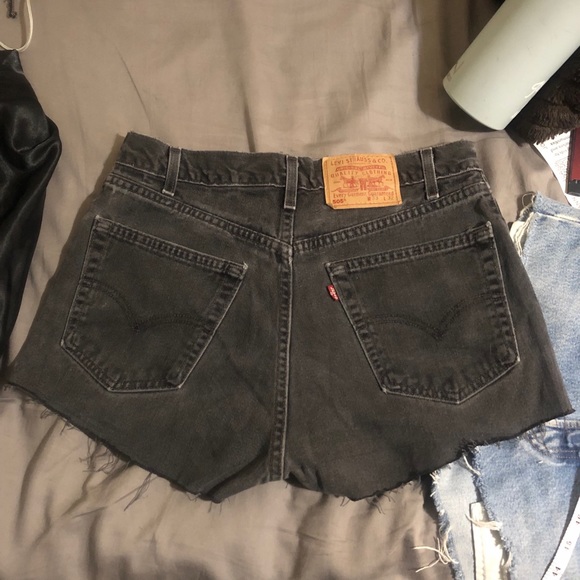 High waisted black Levi’s - Picture 2 of 3